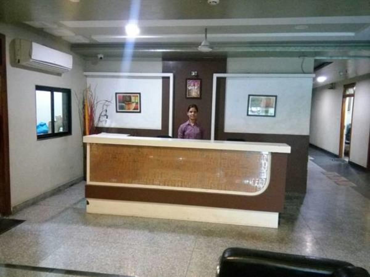 Hotel Shree Pushpak Raigarh Eksteriør billede